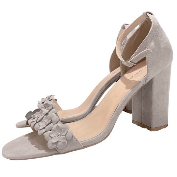 NEW! Le Château suede floral heels - FINAL PRICE❗️ - Picture 3 of 5